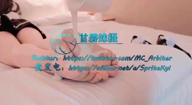 jk 白丝 小皮鞋 酸奶淋脚 ，人字拖 裸足 脚底特写 挠脚心 跳蛋震脚底