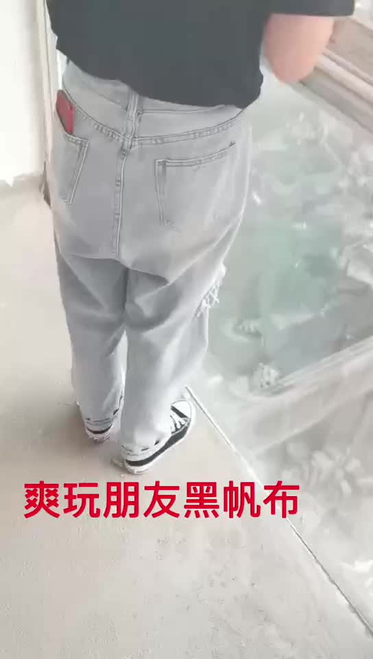 偷拍 打胶 尾随 素人 等她回家后偷偷射她刚穿过的鞋 射鞋系列 4