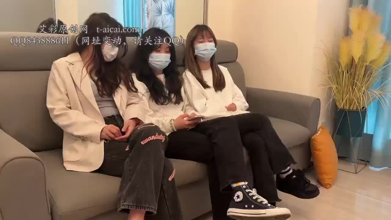 女调女 学生 帆布鞋 白袜 全体重踩踏 舔脚 舔鞋 室友居然是女m