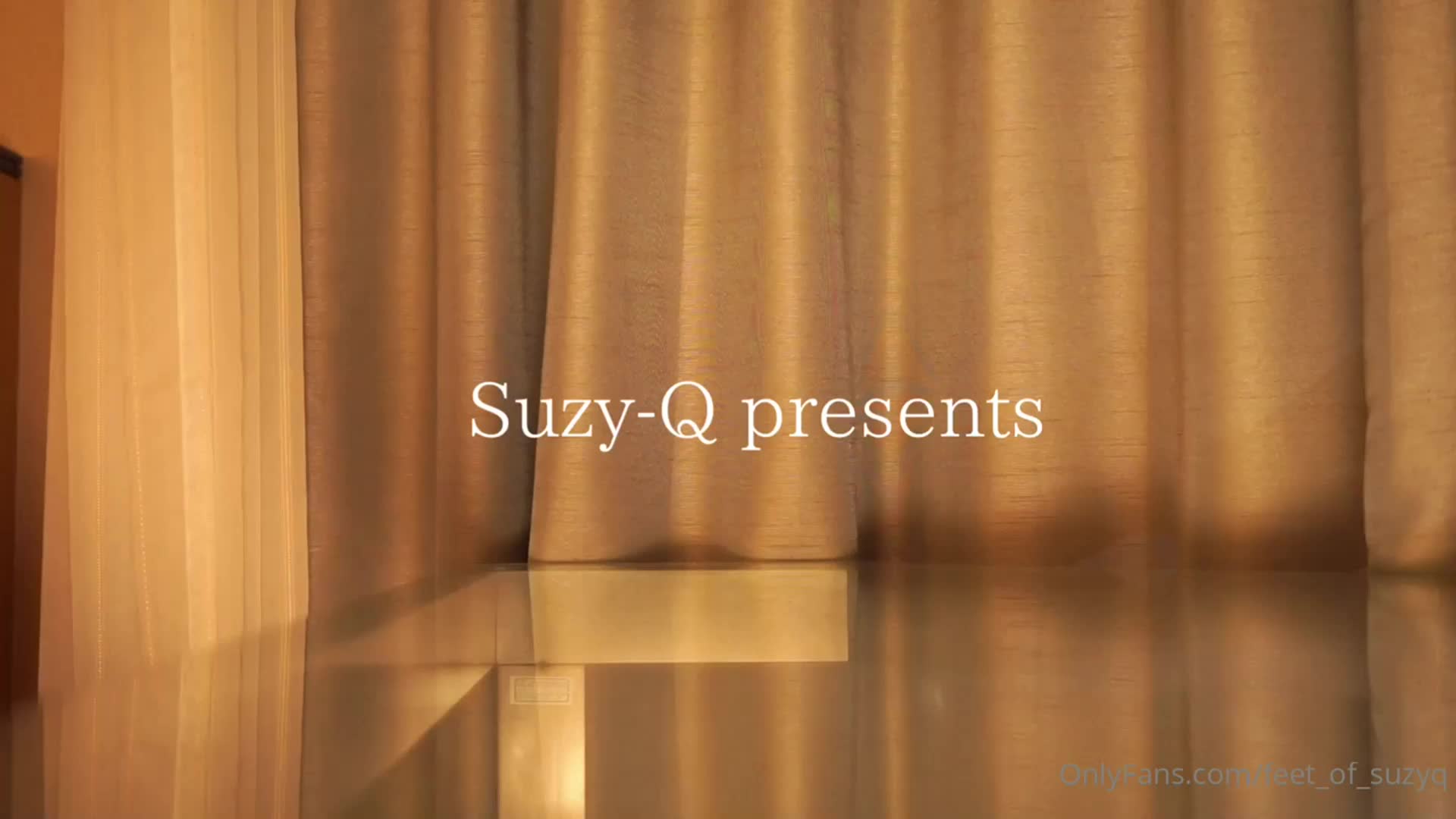 #suzyq #裸足 #踩踏 在玻璃上第一视角踩踏