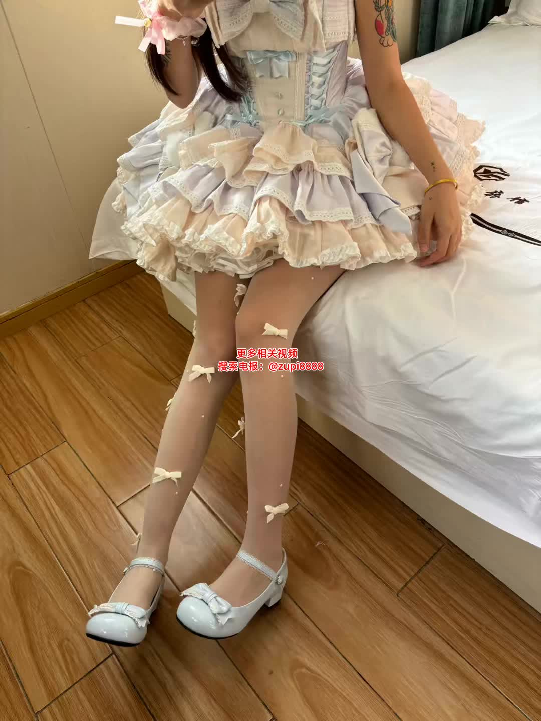 lolita 少萝 双萝莉 裸足 舔腿 舔脚